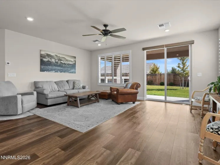 530 Coulee Mdw, Spanish Springs, Nevada 89441, 3 Bedrooms Bedrooms, ,2 BathroomsBathrooms,Residential,Residential,Coulee Mdw,0,260012328