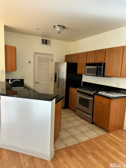 1450 Idlewild, Reno, Nevada 89509, 2 Bedrooms Bedrooms, ,2 BathroomsBathrooms,Residential,Residential,Idlewild,0,260012330