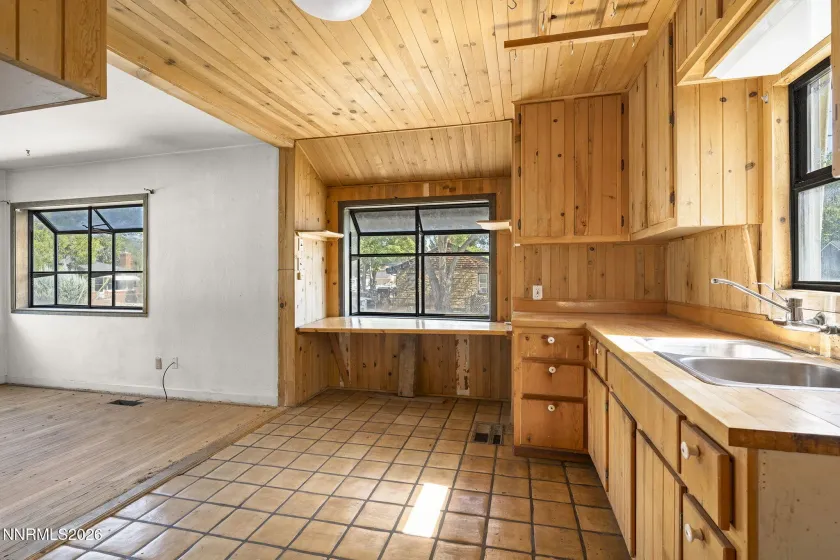 508 Modoc, Reno, Nevada 89509, 2 Bedrooms Bedrooms, ,3 BathroomsBathrooms,Residential,Residential,Modoc,0,260012382