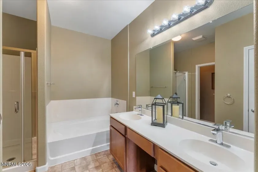 9050 Double R, Reno, Nevada 89521, 2 Bedrooms Bedrooms, ,2 BathroomsBathrooms,Residential,Residential,Double R,0,260012401