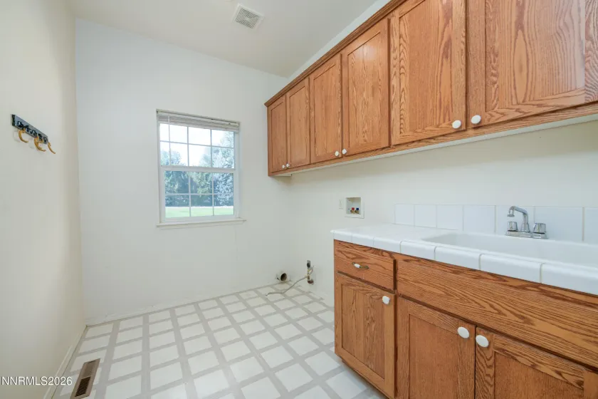237 Laura Springs, Gardnerville, Nevada 89460, 3 Bedrooms Bedrooms, ,2 BathroomsBathrooms,Residential,Residential,Laura Springs,0,260012414