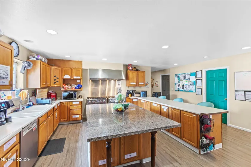 1369 Faland, Reno, Nevada 89503, 9 Bedrooms Bedrooms, ,6 BathroomsBathrooms,Residential,Residential,Faland,0,260012416