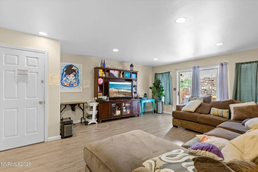 1369 Faland, Reno, Nevada 89503, 9 Bedrooms Bedrooms, ,6 BathroomsBathrooms,Residential,Residential,Faland,0,260012416