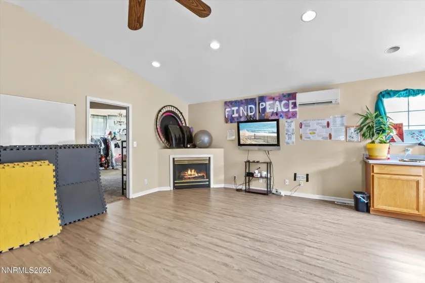 1369 Faland, Reno, Nevada 89503, 9 Bedrooms Bedrooms, ,6 BathroomsBathrooms,Residential,Residential,Faland,0,260012416