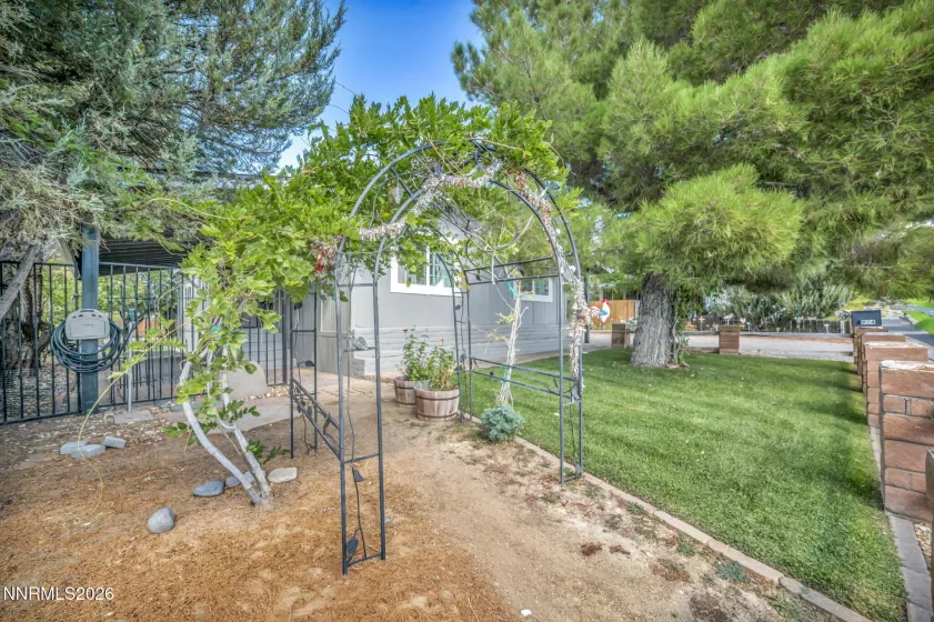 924 Loyola, Carson City, Nevada 89705, 3 Bedrooms Bedrooms, ,2 BathroomsBathrooms,Residential,Residential,Loyola,0,260012434
