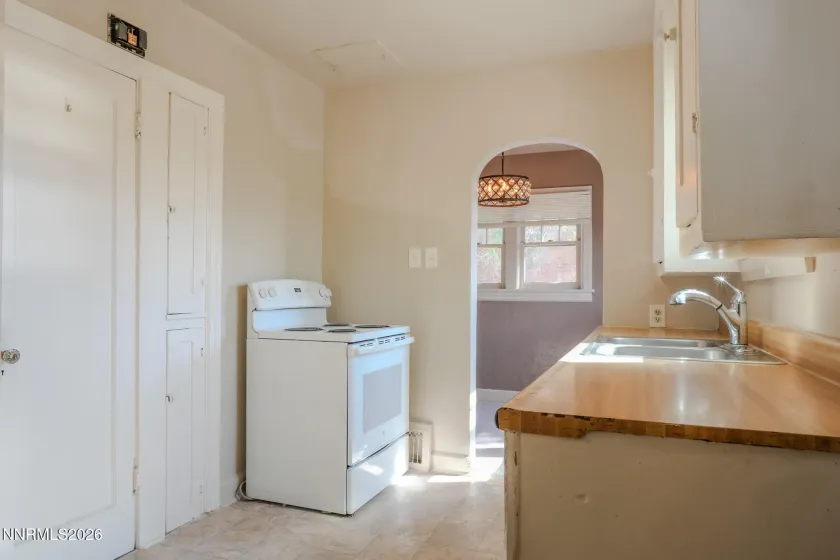 963 Center, Reno, Nevada 89501, 1 Bedroom Bedrooms, ,1 BathroomBathrooms,Residential,Residential,Center,0,260012442