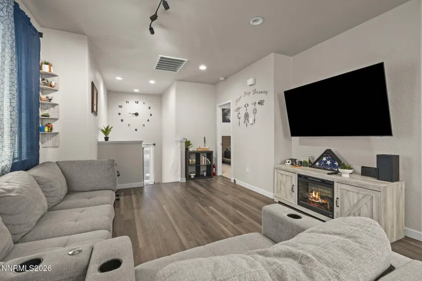915 Garden, Carson City, Nevada 89705, 2 Bedrooms Bedrooms, ,3 BathroomsBathrooms,Residential,Residential,Garden,0,260012448