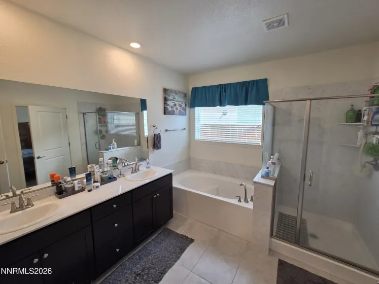 1241 Alfalfa, Sparks, Nevada 89436, 4 Bedrooms Bedrooms, ,3 BathroomsBathrooms,Residential,Residential,Alfalfa,0,260012453