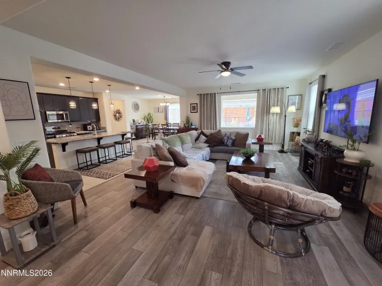 1241 Alfalfa, Sparks, Nevada 89436, 4 Bedrooms Bedrooms, ,3 BathroomsBathrooms,Residential,Residential,Alfalfa,0,260012453