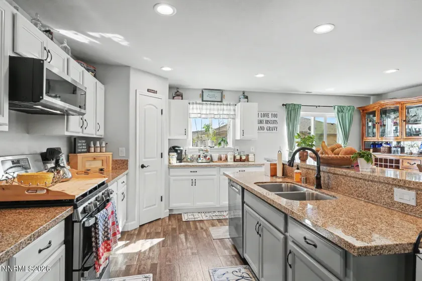 1280 Venitian, Fallon, Nevada 89406, 4 Bedrooms Bedrooms, ,2 BathroomsBathrooms,Residential,Residential,Venitian,0,260012459