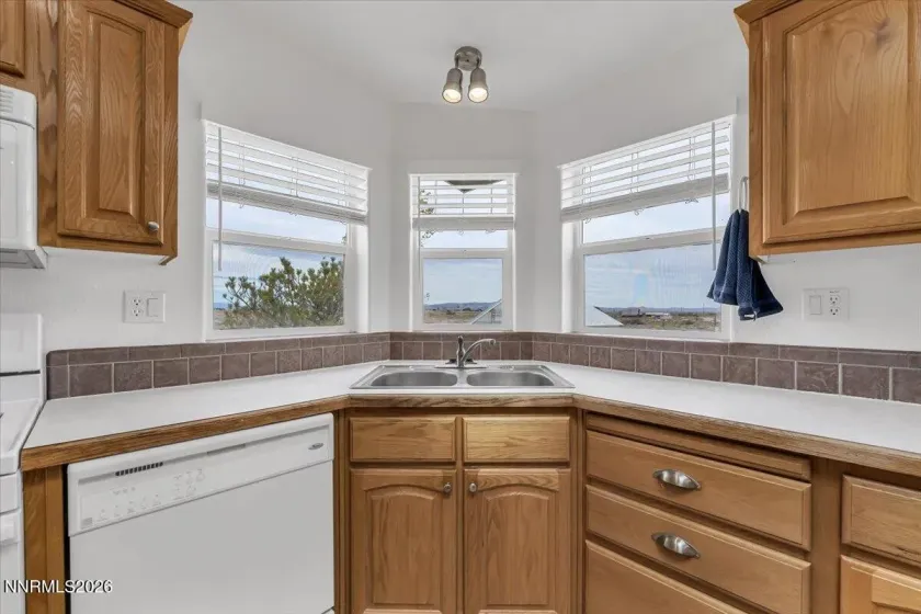 10880 Carson, Fallon, Nevada 89406, 3 Bedrooms Bedrooms, ,2 BathroomsBathrooms,Residential,Residential,Carson,0,260012483