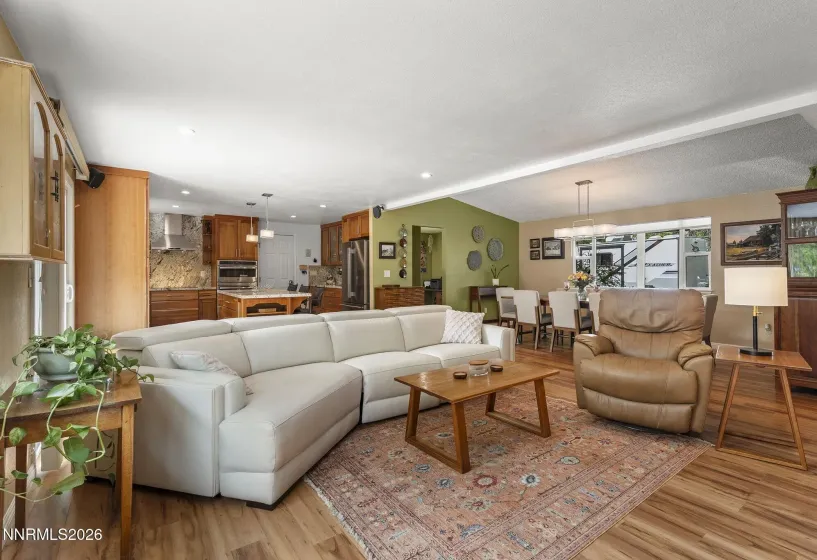 12940 Thomas Creek, Reno, Nevada 89511, 3 Bedrooms Bedrooms, ,2 BathroomsBathrooms,Residential,Residential,Thomas Creek,0,260012508