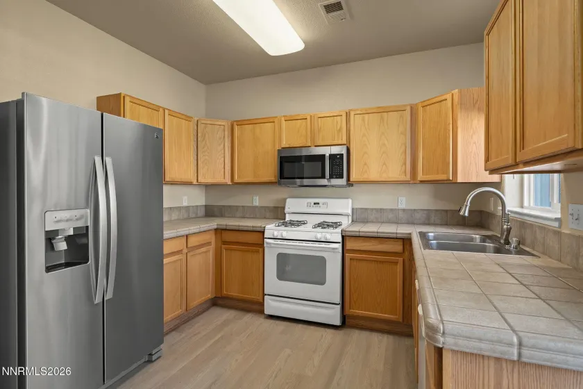 4137 Kathleen Denise, Reno, Nevada 89503, 2 Bedrooms Bedrooms, ,3 BathroomsBathrooms,Residential,Residential,Kathleen Denise,0,260012512