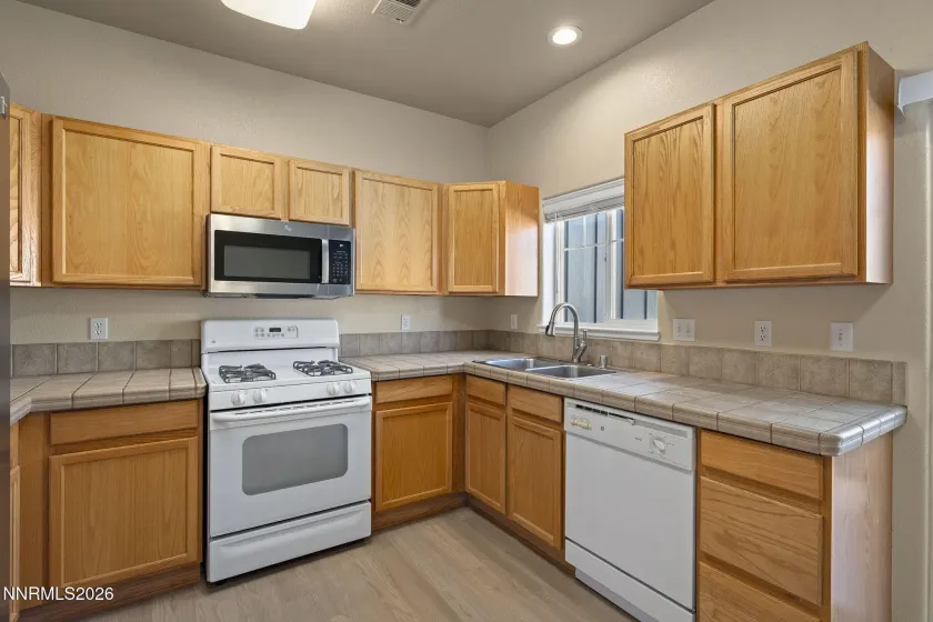 4137 Kathleen Denise, Reno, Nevada 89503, 2 Bedrooms Bedrooms, ,3 BathroomsBathrooms,Residential,Residential,Kathleen Denise,0,260012512