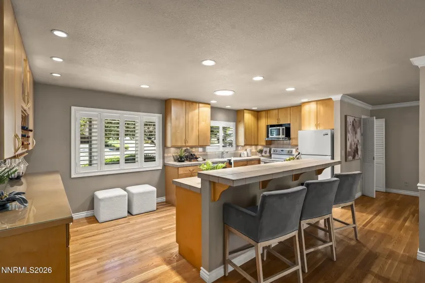 2255 Sequoia, Reno, Nevada 89502, 2 Bedrooms Bedrooms, ,3 BathroomsBathrooms,Residential,Residential,Sequoia,0,260012531