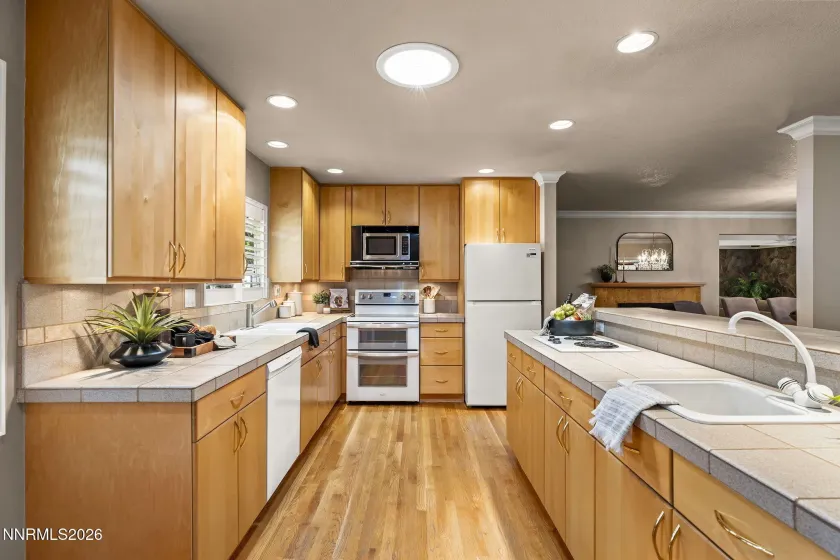 2255 Sequoia, Reno, Nevada 89502, 2 Bedrooms Bedrooms, ,3 BathroomsBathrooms,Residential,Residential,Sequoia,0,260012531