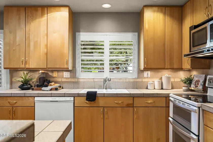 2255 Sequoia, Reno, Nevada 89502, 2 Bedrooms Bedrooms, ,3 BathroomsBathrooms,Residential,Residential,Sequoia,0,260012531