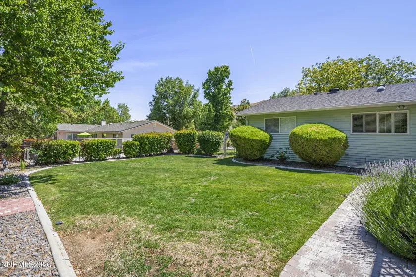 2255 Sequoia, Reno, Nevada 89502, 2 Bedrooms Bedrooms, ,3 BathroomsBathrooms,Residential,Residential,Sequoia,0,260012531