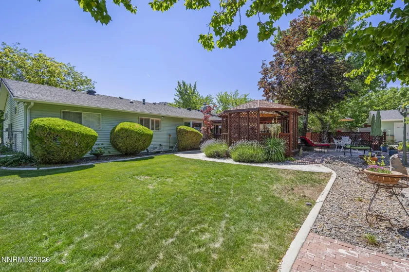 2255 Sequoia, Reno, Nevada 89502, 2 Bedrooms Bedrooms, ,3 BathroomsBathrooms,Residential,Residential,Sequoia,0,260012531