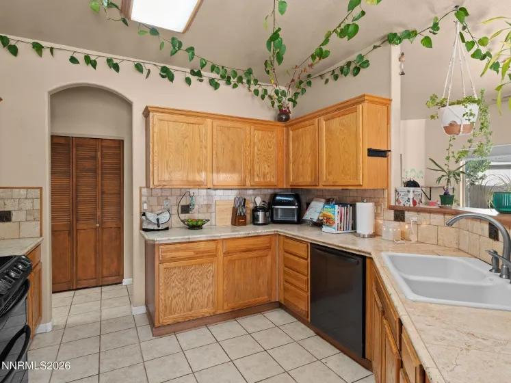 9445 Pine Tree, Reno, Nevada 89506, 3 Bedrooms Bedrooms, ,2 BathroomsBathrooms,Residential,Residential,Pine Tree,0,260012562