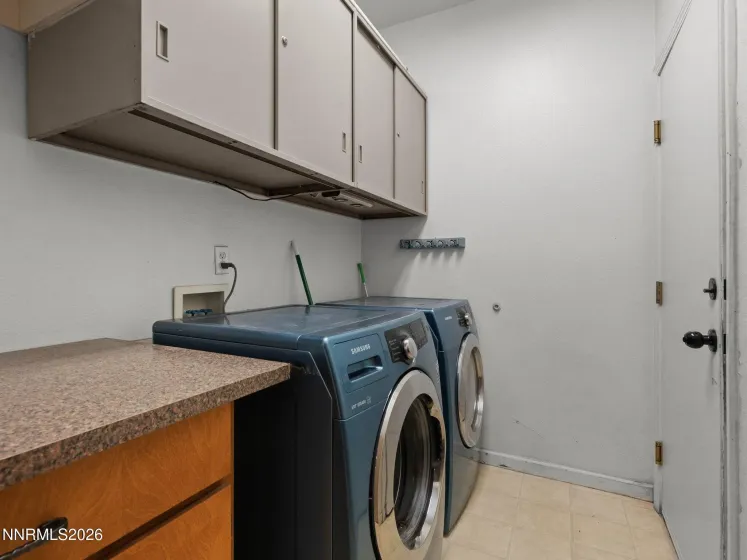 9445 Pine Tree, Reno, Nevada 89506, 3 Bedrooms Bedrooms, ,2 BathroomsBathrooms,Residential,Residential,Pine Tree,0,260012562