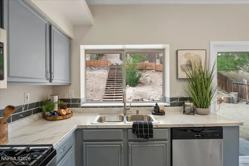 7295 Lindsey, Sparks, Nevada 89436, 3 Bedrooms Bedrooms, ,2 BathroomsBathrooms,Residential,Residential,Lindsey,0,260012586