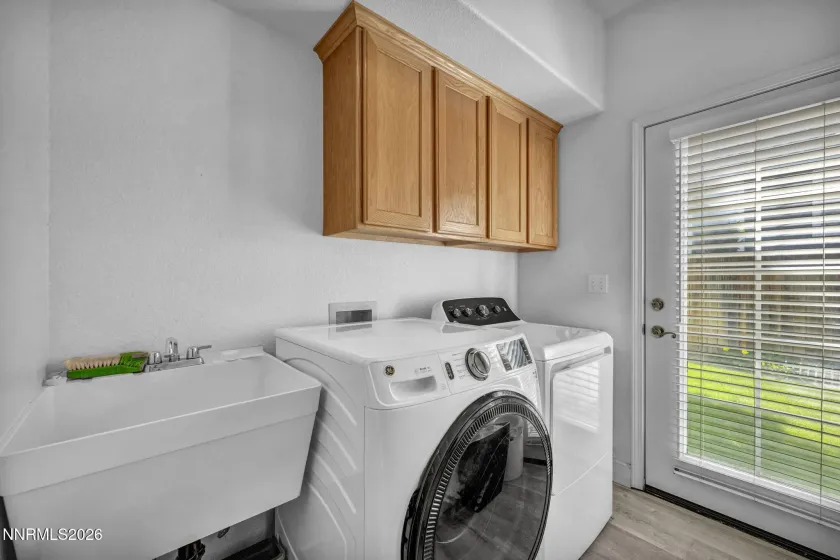1724 Pinoak, Carson City, Nevada 89703, 4 Bedrooms Bedrooms, ,3 BathroomsBathrooms,Residential,Residential,Pinoak,0,260012590