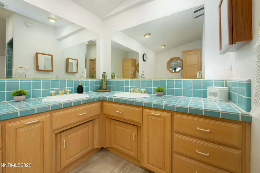 1393 Jobs Peak, Gardnerville, Nevada 89460, 3 Bedrooms Bedrooms, ,2 BathroomsBathrooms,Residential,Residential,Jobs Peak,0,260012599
