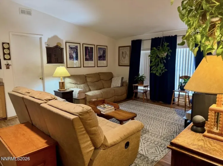 10 Rue De La Azure, Sparks, Nevada 89434, 3 Bedrooms Bedrooms, ,2 BathroomsBathrooms,Residential,Residential,Rue De La Azure,0,260012717