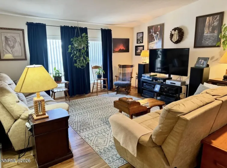 10 Rue De La Azure, Sparks, Nevada 89434, 3 Bedrooms Bedrooms, ,2 BathroomsBathrooms,Residential,Residential,Rue De La Azure,0,260012717