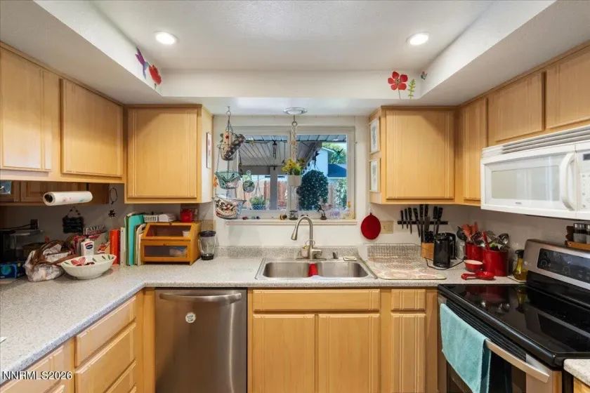 7353 Wallsend, Reno, Nevada 89511, 5 Bedrooms Bedrooms, ,3 BathroomsBathrooms,Residential,Residential,Wallsend,0,260012738