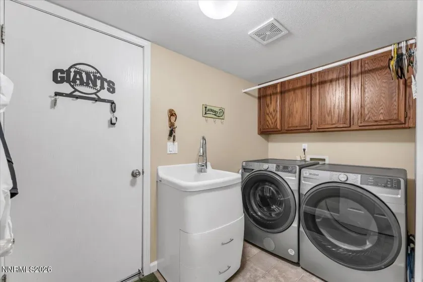 1880 Tess, Reno, Nevada 89511, 4 Bedrooms Bedrooms, ,3 BathroomsBathrooms,Residential,Residential,Tess,0,260012744