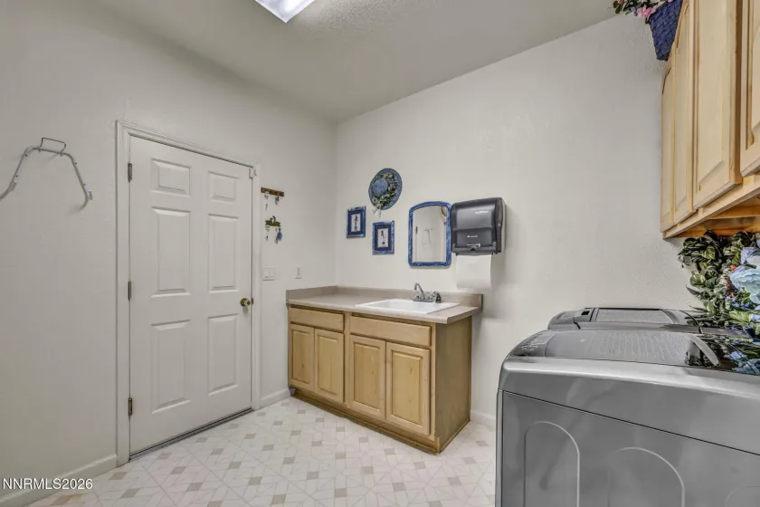 1271 La Sierra, Minden, Nevada 89423, 4 Bedrooms Bedrooms, ,3 BathroomsBathrooms,Residential,Residential,La Sierra,0,260012761