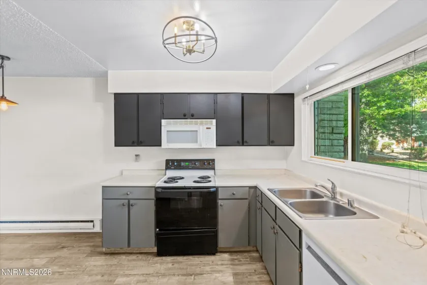 325 Smithridge, Reno, Nevada 89502, 2 Bedrooms Bedrooms, ,2 BathroomsBathrooms,Residential,Residential,Smithridge,0,260012762