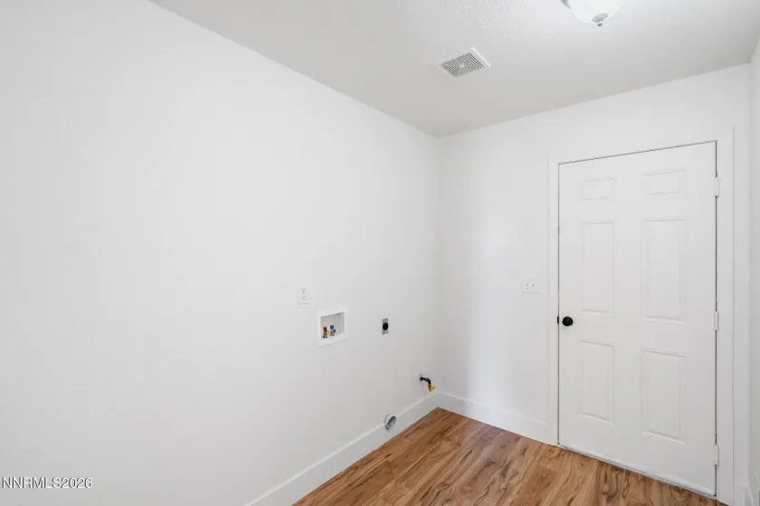 7090 Strauss, Sun Valley, Nevada 89433, 3 Bedrooms Bedrooms, ,2 BathroomsBathrooms,Residential,Residential,Strauss,0,260012780