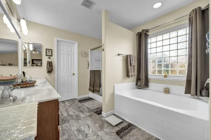 2160 Lenticular, Sparks, Nevada 89441, 5 Bedrooms Bedrooms, ,3 BathroomsBathrooms,Residential,Residential,Lenticular,0,260012796