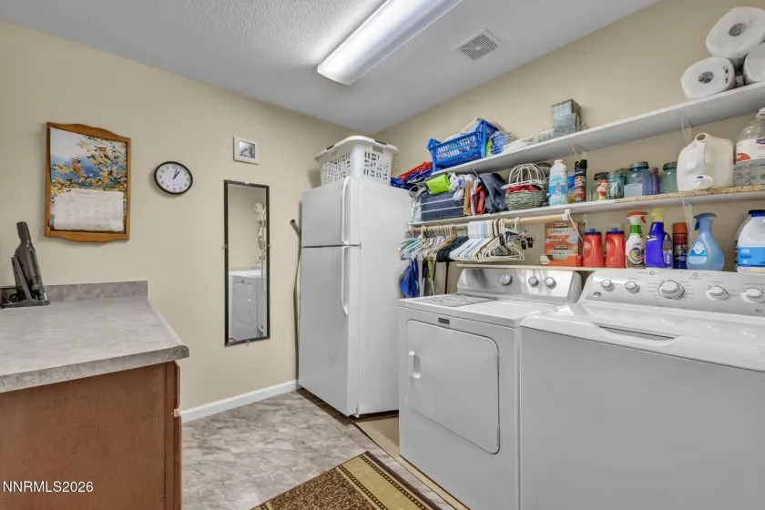 2160 Lenticular, Sparks, Nevada 89441, 5 Bedrooms Bedrooms, ,3 BathroomsBathrooms,Residential,Residential,Lenticular,0,260012796