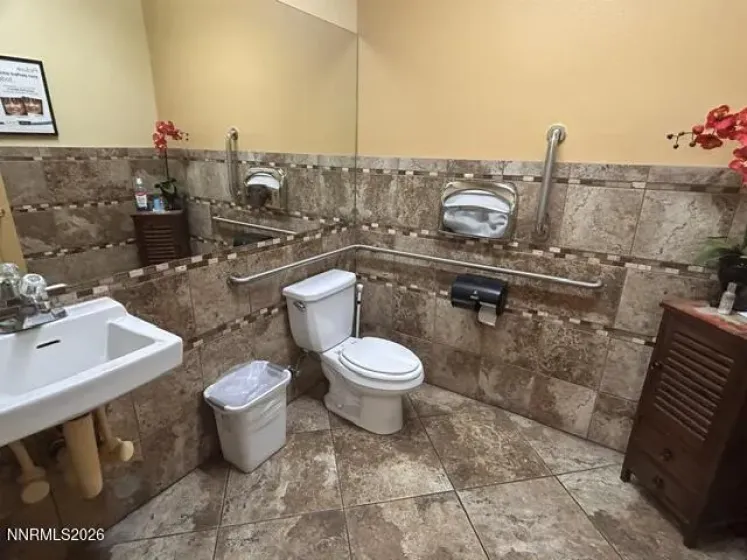 1664 U.S. Highway 395, Minden, Nevada 89423, ,Commercial Sale,Residential,U.S. Highway 395,0,260012800
