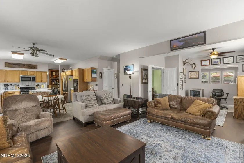 1550 Disc, Sparks, Nevada 89436, 5 Bedrooms Bedrooms, ,3 BathroomsBathrooms,Residential,Residential,Disc,0,260012801