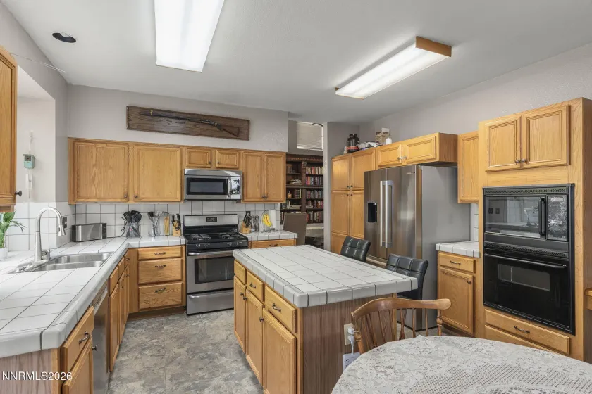 1550 Disc, Sparks, Nevada 89436, 5 Bedrooms Bedrooms, ,3 BathroomsBathrooms,Residential,Residential,Disc,0,260012801