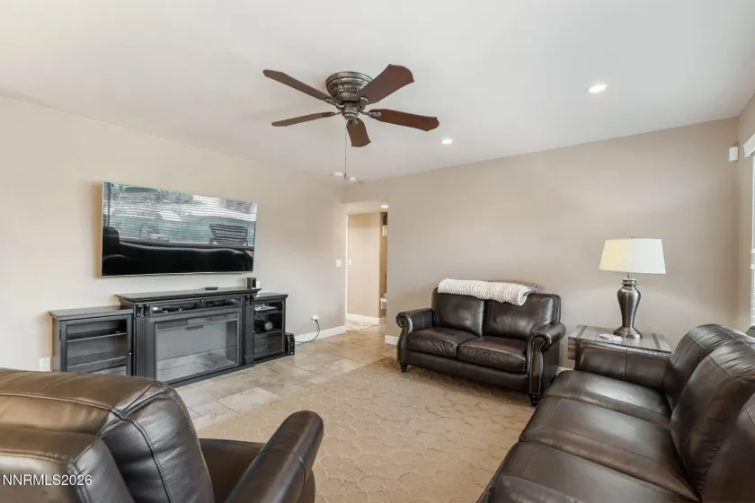 996 Country Ridge, Sparks, Nevada 89434, 4 Bedrooms Bedrooms, ,3 BathroomsBathrooms,Residential,Residential,Country Ridge,0,260012809