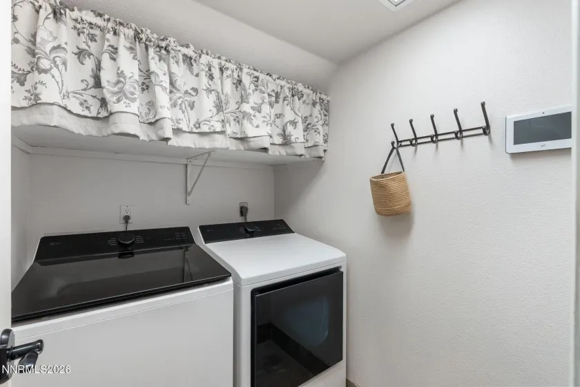 996 Country Ridge, Sparks, Nevada 89434, 4 Bedrooms Bedrooms, ,3 BathroomsBathrooms,Residential,Residential,Country Ridge,0,260012809