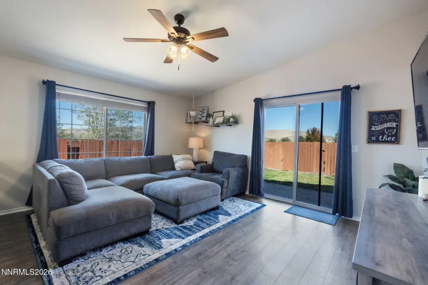 5687 Peach, Sun Valley, Nevada 89433, 3 Bedrooms Bedrooms, ,2 BathroomsBathrooms,Residential,Residential,Peach,0,260012849