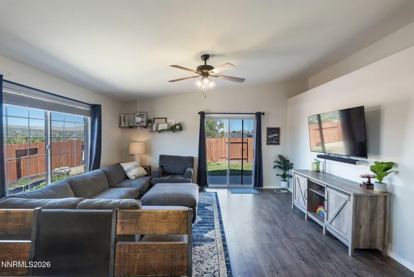 5687 Peach, Sun Valley, Nevada 89433, 3 Bedrooms Bedrooms, ,2 BathroomsBathrooms,Residential,Residential,Peach,0,260012849