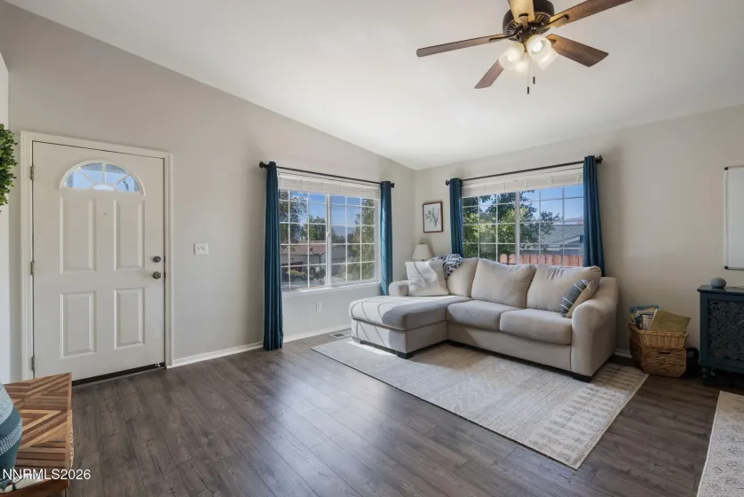 5687 Peach, Sun Valley, Nevada 89433, 3 Bedrooms Bedrooms, ,2 BathroomsBathrooms,Residential,Residential,Peach,0,260012849