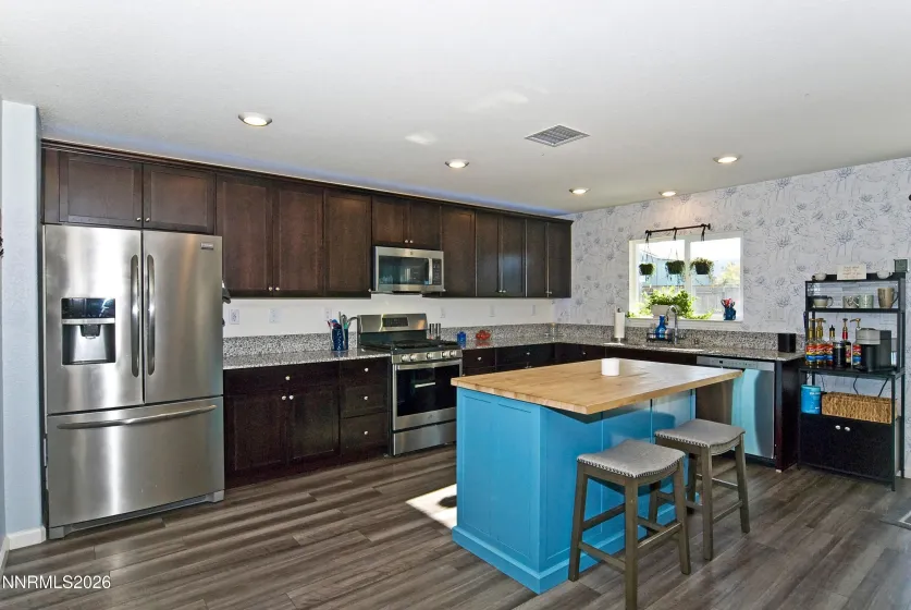 8937 Quail Fls, Reno, Nevada 89506, 3 Bedrooms Bedrooms, ,3 BathroomsBathrooms,Residential,Residential,Quail Fls,0,260012888