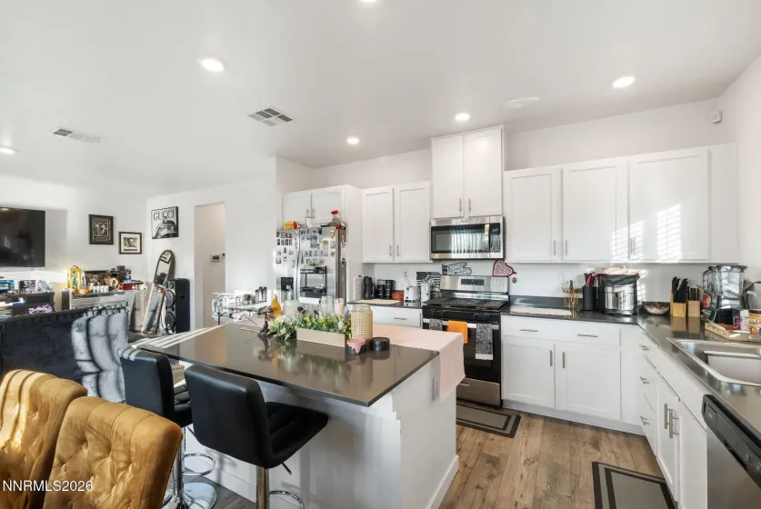 613 Pleasant Vis, Reno, Nevada 89506, 4 Bedrooms Bedrooms, ,3 BathroomsBathrooms,Residential,Residential,Pleasant Vis,0,260012901