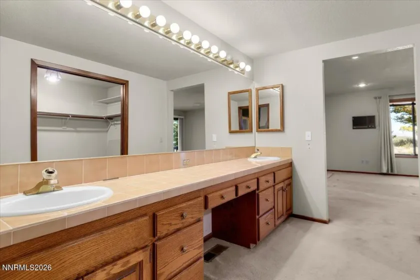 1585 Twin Oaks, Reno, Nevada 89511, 5 Bedrooms Bedrooms, ,3 BathroomsBathrooms,Residential,Residential,Twin Oaks,0,260012950