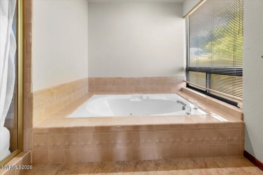 1585 Twin Oaks, Reno, Nevada 89511, 5 Bedrooms Bedrooms, ,3 BathroomsBathrooms,Residential,Residential,Twin Oaks,0,260012950