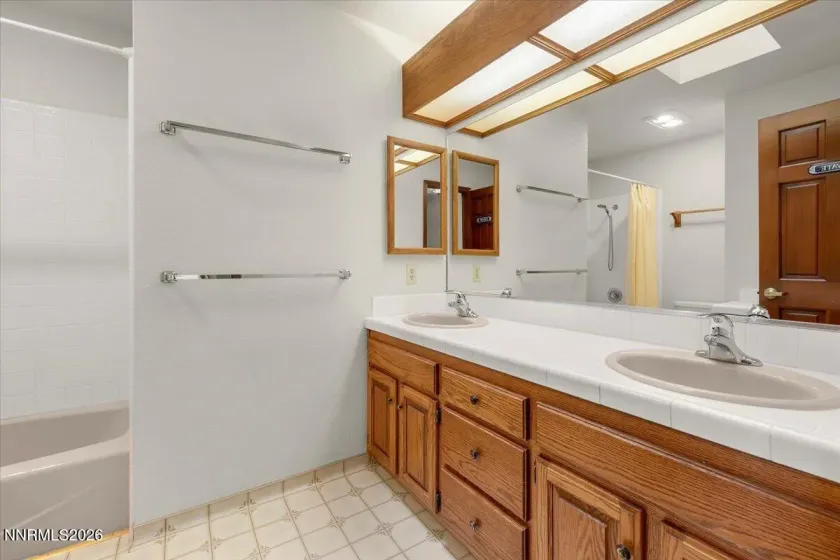 1585 Twin Oaks, Reno, Nevada 89511, 5 Bedrooms Bedrooms, ,3 BathroomsBathrooms,Residential,Residential,Twin Oaks,0,260012950